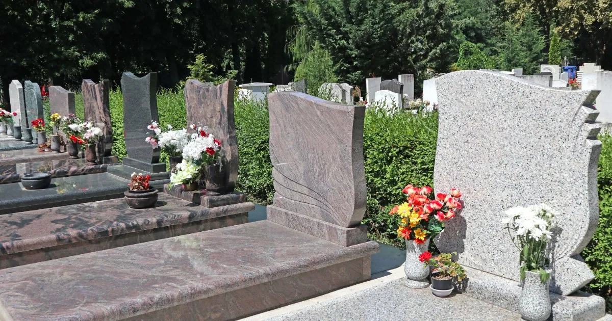 Dupla sírkő természetes kőből