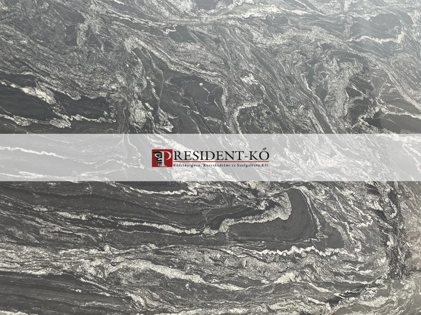 Black Forest Gránit kőtábla a President-Kő raktárában